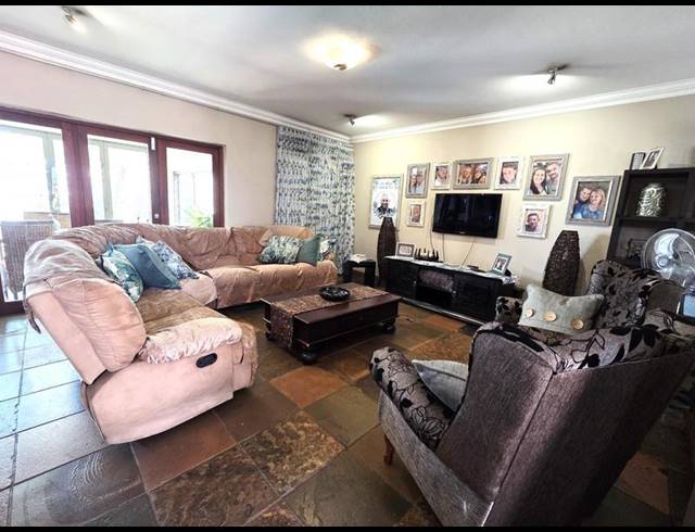 5 BEDROOM HOUSE FOR SALE IN ZAMBEZI COUNTRY ESTATE